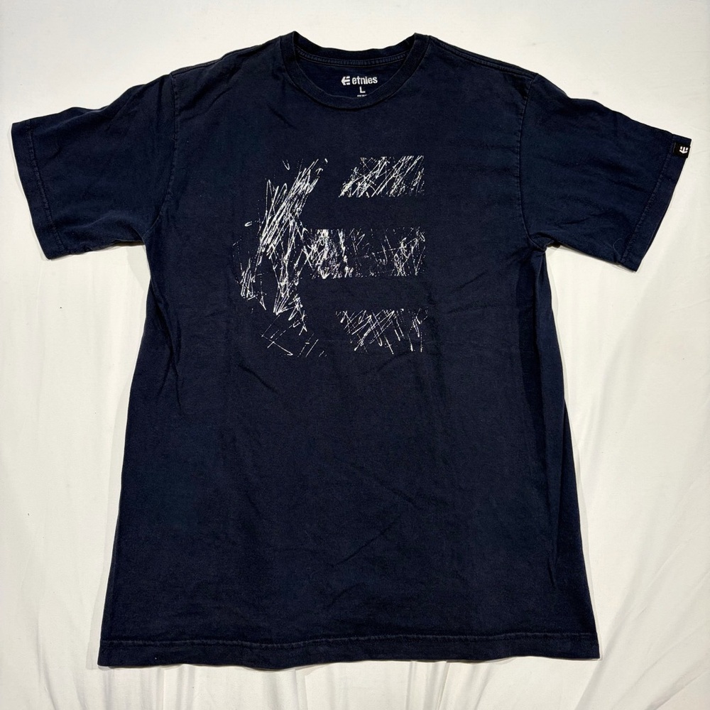 Etnies shirt size large